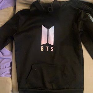 Selling a bts sweater really comfy
